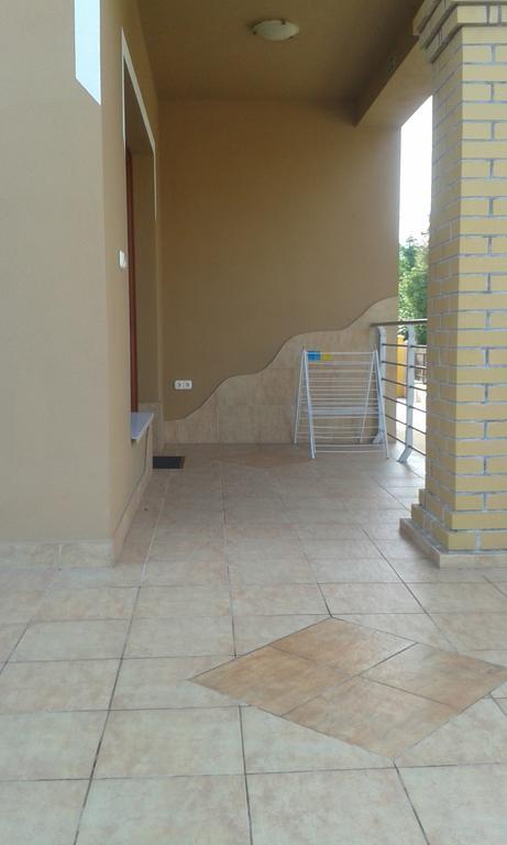 Kristaly Apartmanhaz ชาร์วาร์ ภายนอก รูปภาพ