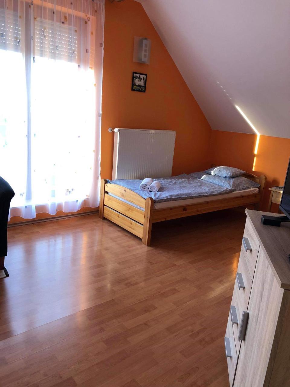 Kristaly Apartmanhaz ชาร์วาร์ ภายนอก รูปภาพ