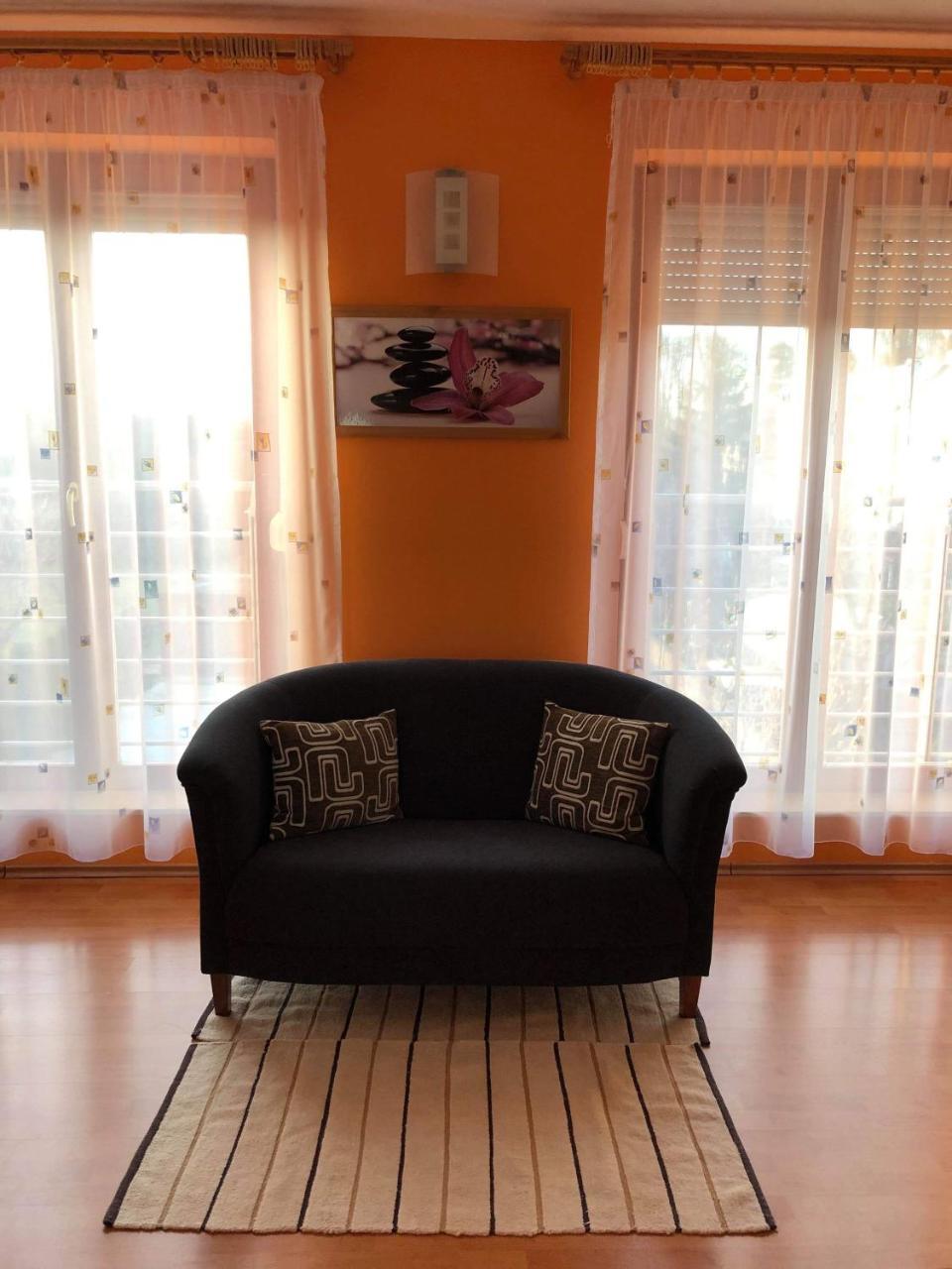 Kristaly Apartmanhaz ชาร์วาร์ ภายนอก รูปภาพ