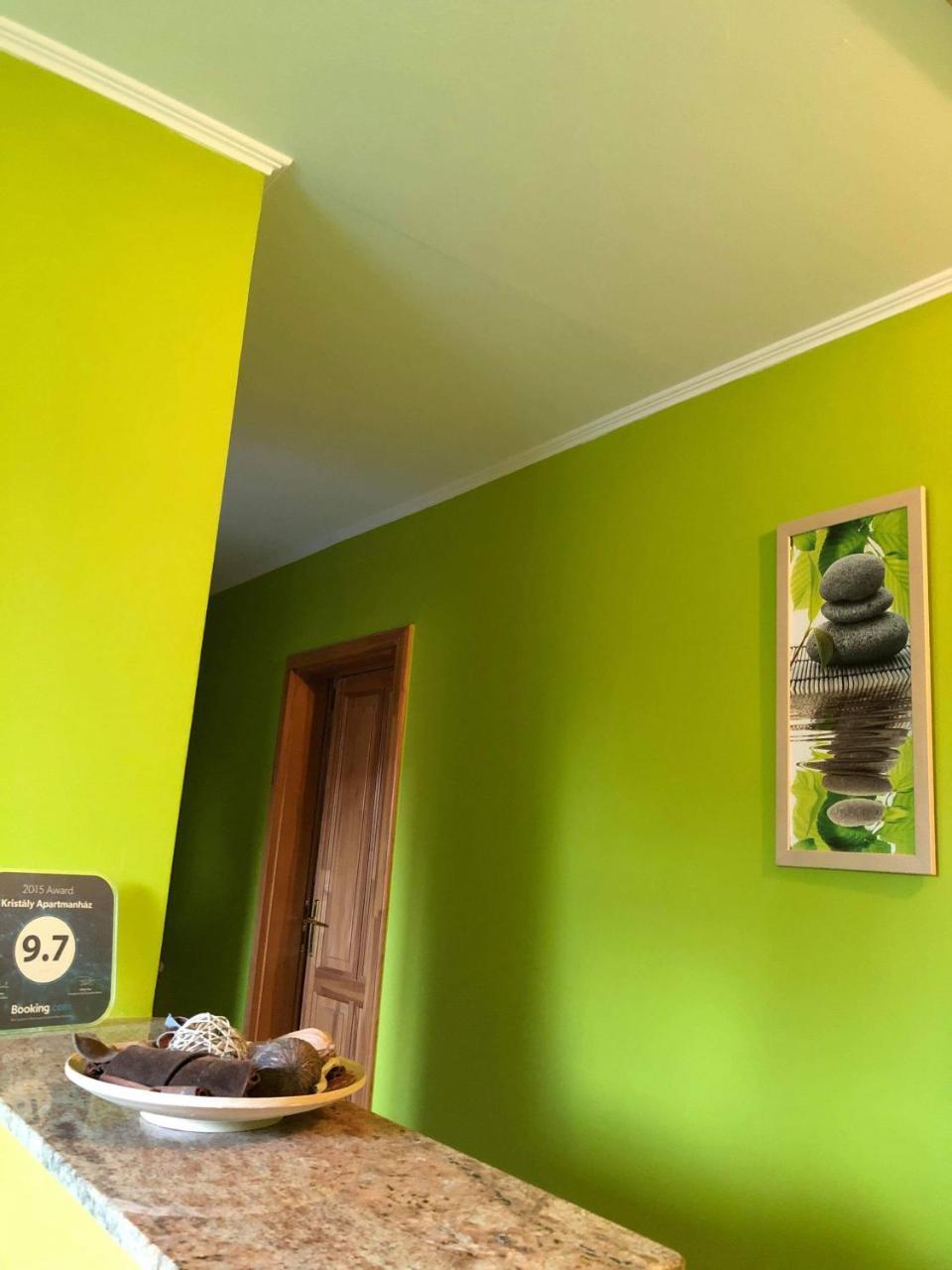 Kristaly Apartmanhaz ชาร์วาร์ ภายนอก รูปภาพ