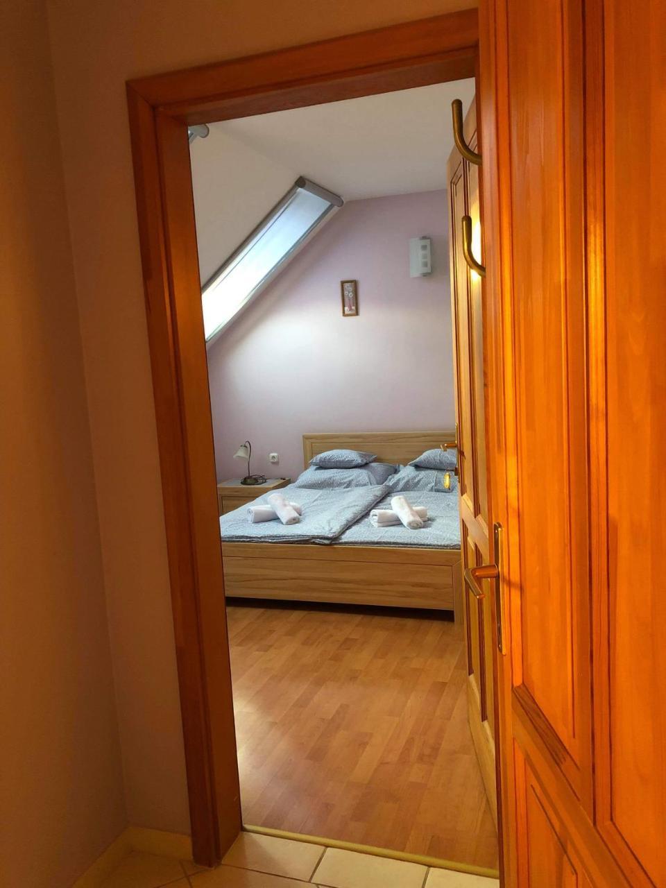 Kristaly Apartmanhaz ชาร์วาร์ ภายนอก รูปภาพ